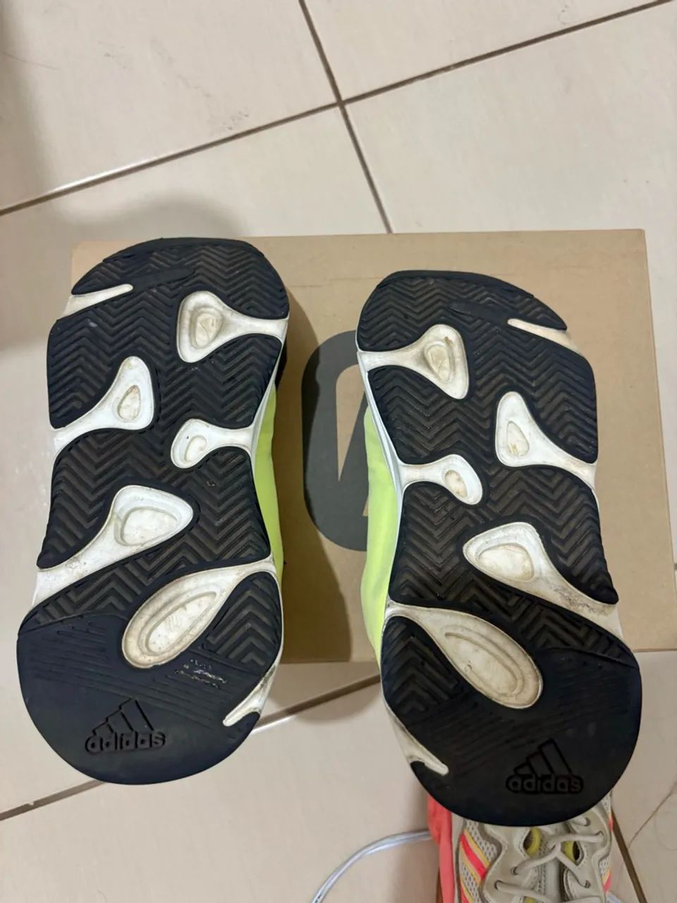 Tênis Adidas Yeezy 700 - Foto 3
