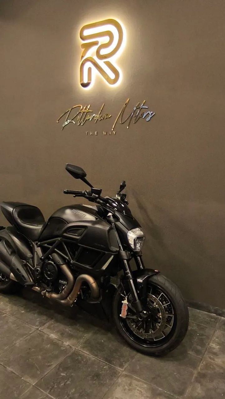 Diavel Dark 1200 - Foto 2