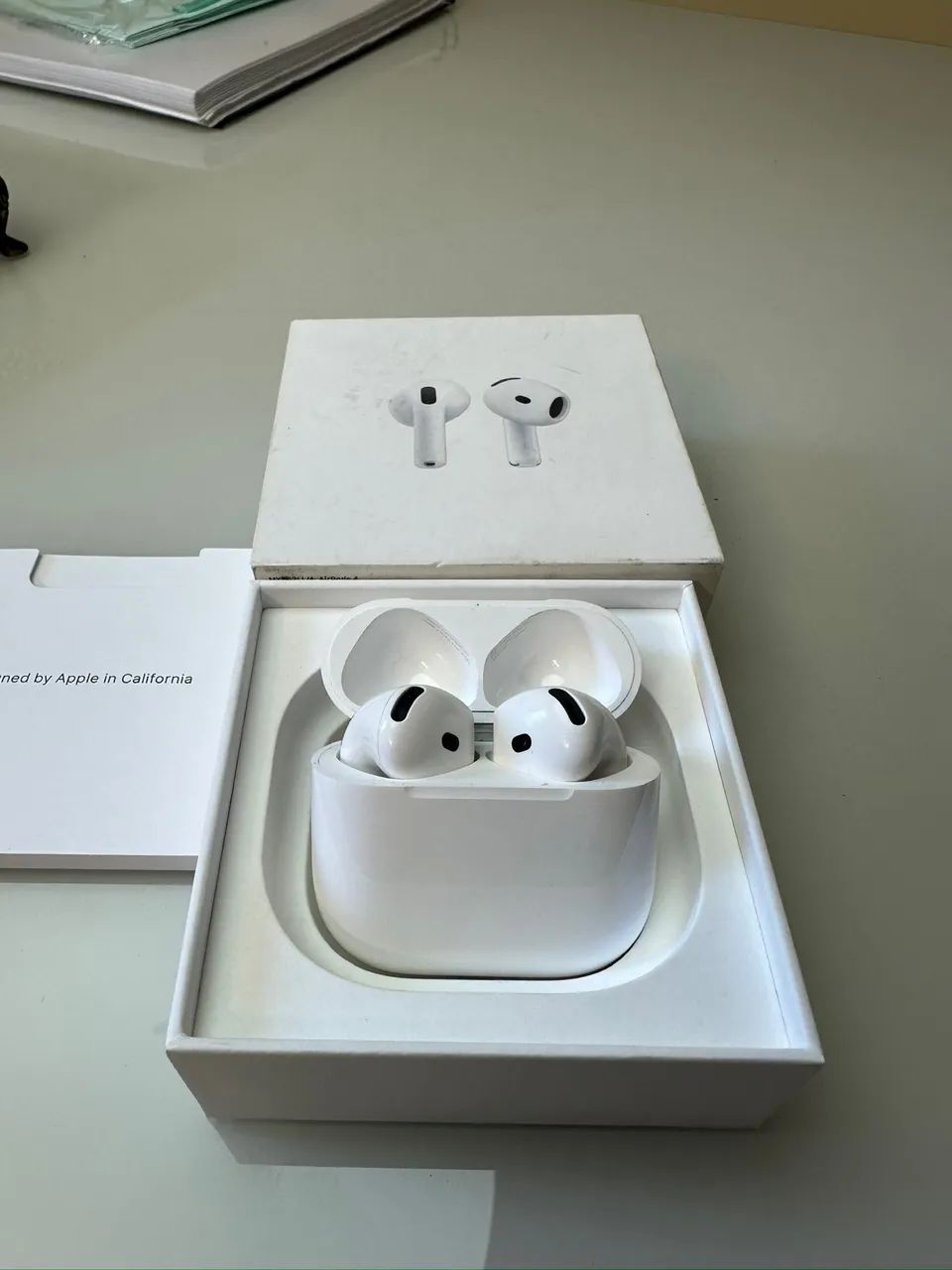 Apple AirPods 4 - Na caixa 