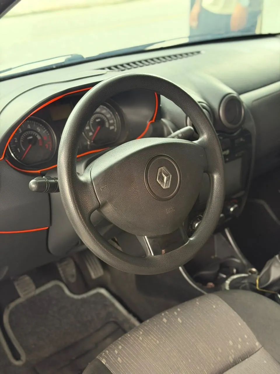 Renault Logan Expression Hi-flex 1.6 8V 4P 2013 - Foto 4