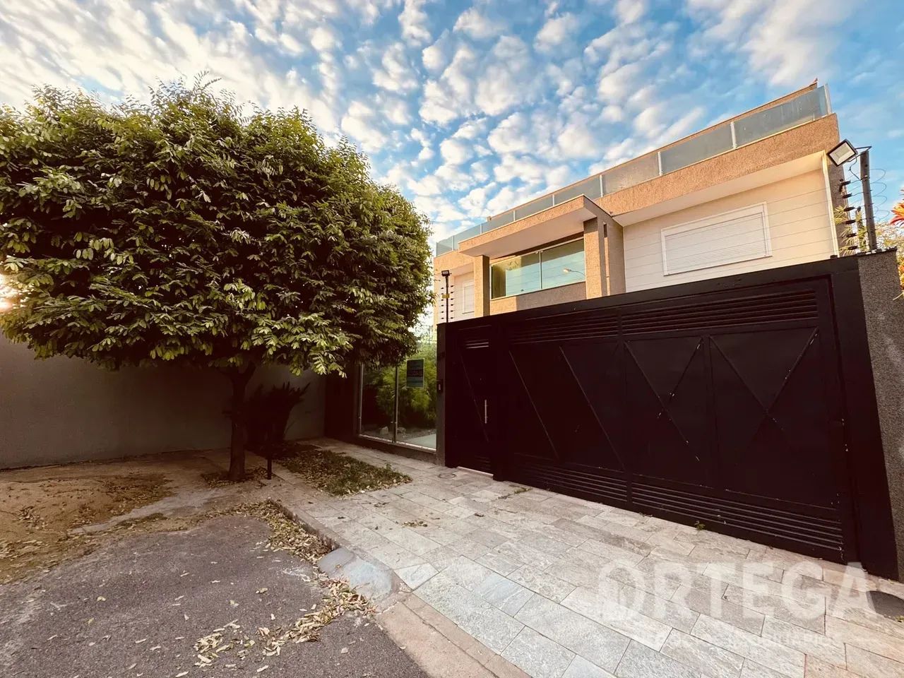Casa para venda com 5 quartos em  Maringá - PR - Foto 2