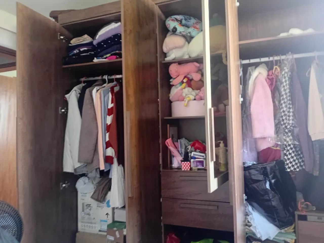 guarda roupa marrom 3 portas - Foto 2