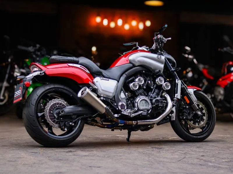 YAMAHA V-MAX 1700 - Foto 3