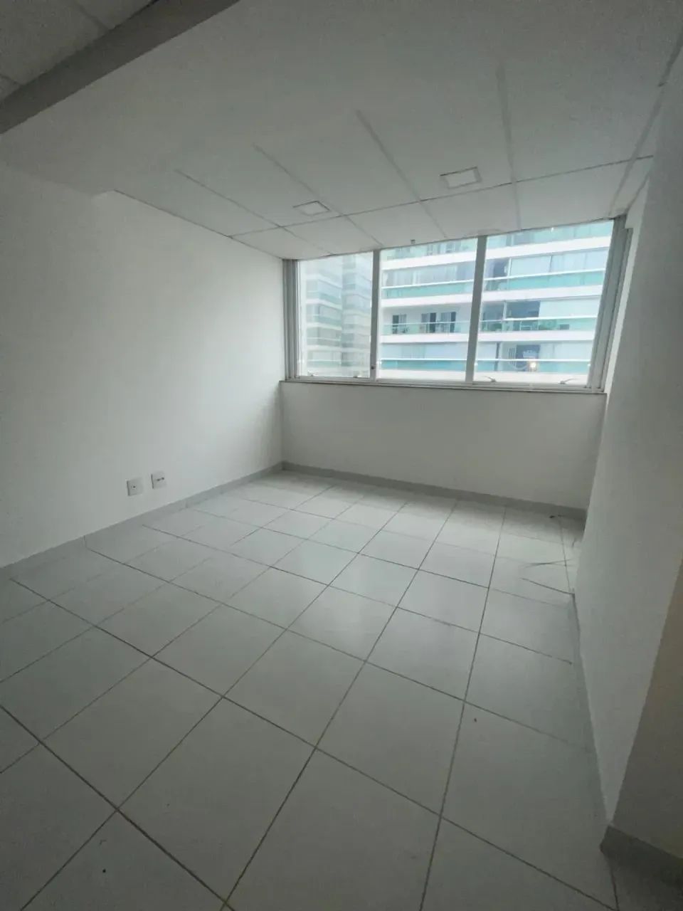 Praia da Costa: Sala 29 m², banheiro, 1 vaga de garagem - Foto 3