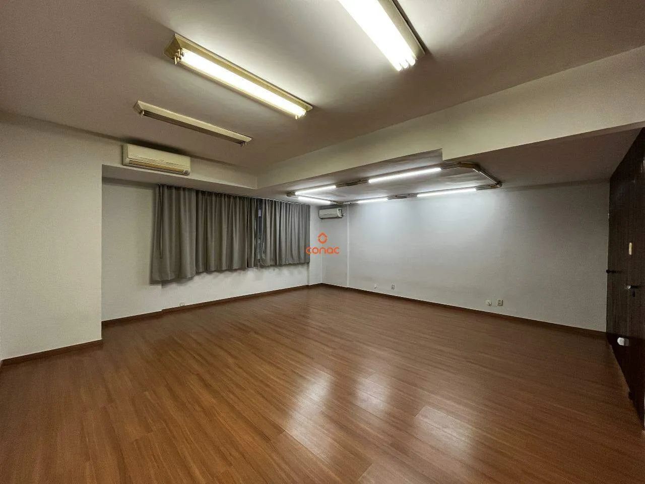Ótima Sala Comercial para Locação no Edifício Itaúna, Centro do Rio