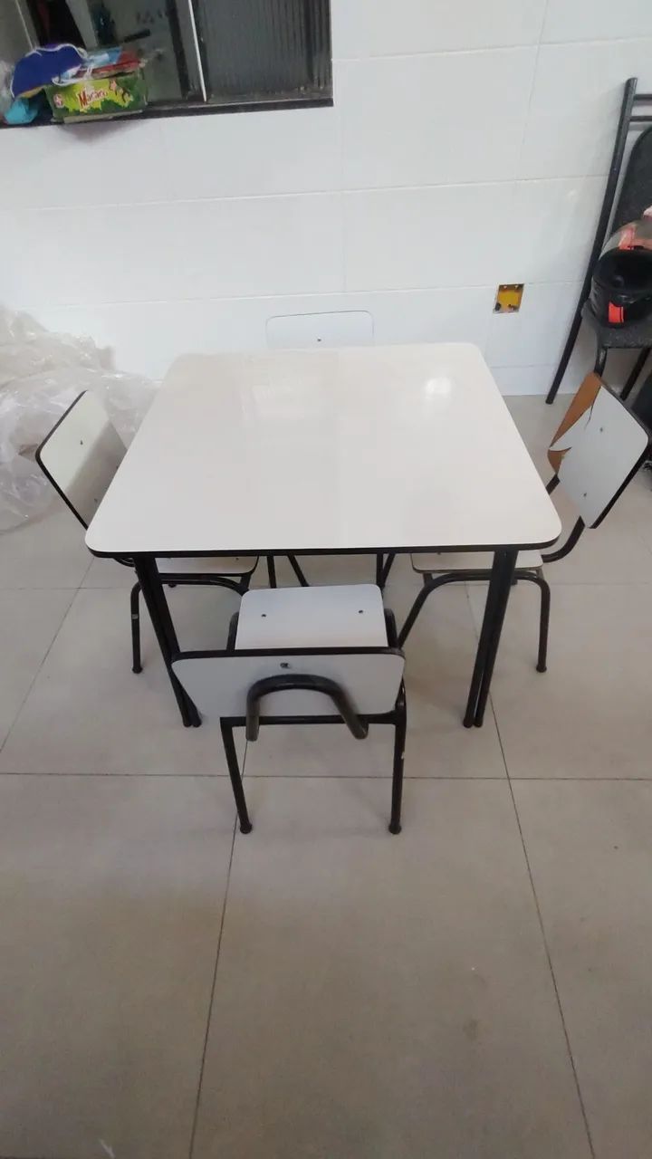 Mesa infantil conjunto com 4 cadeiras creche, escolar em geral. - Foto 2