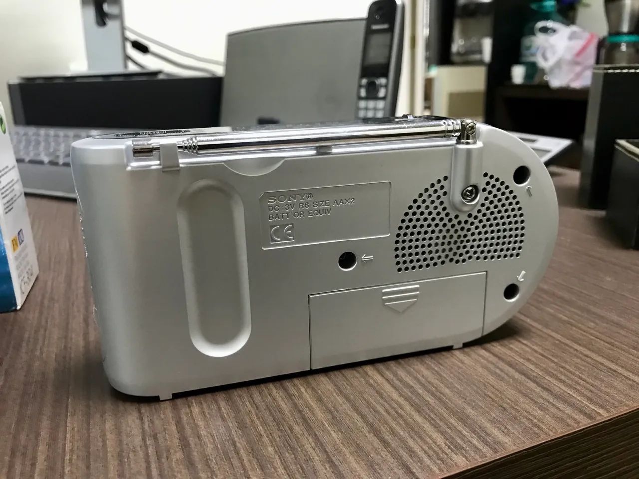 Rádio Sony ICF-304 AM/FM Pilhas AA - Aparelhos de Som - Centro