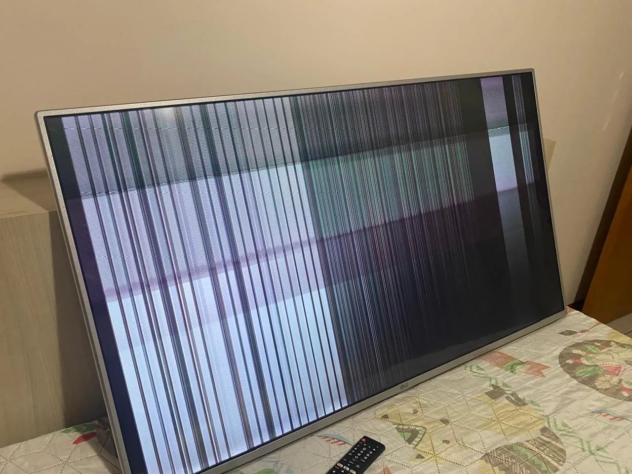 TV LG 44 polegadas ( tela com listras aparecendo) - Foto 3