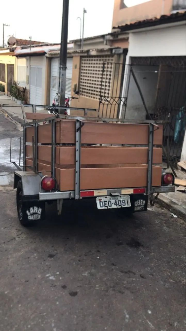 Vendo reboque semi novo emplacado - Foto 3