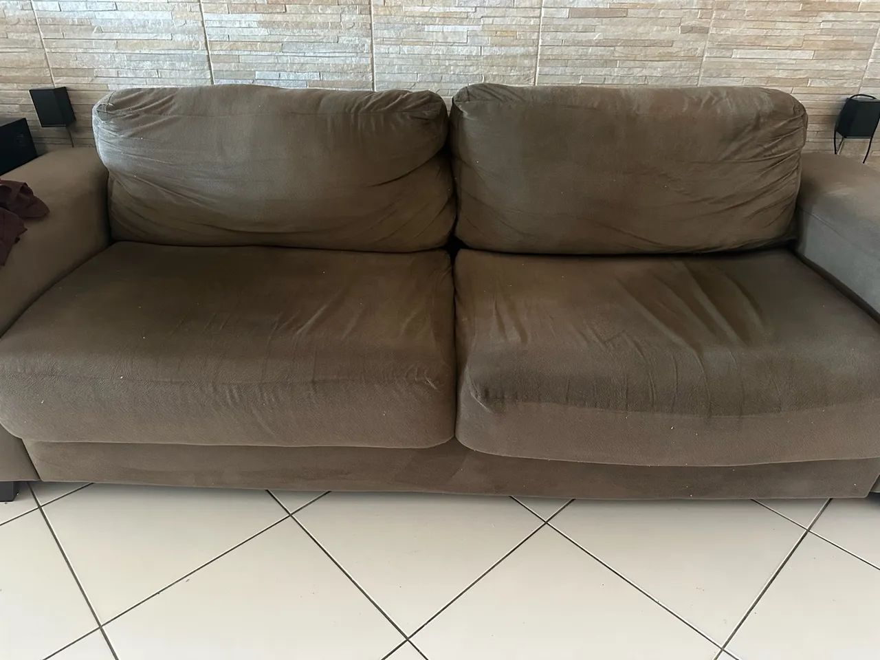 Sofá marrom LAR SHOPPING tecido suede - Foto 5