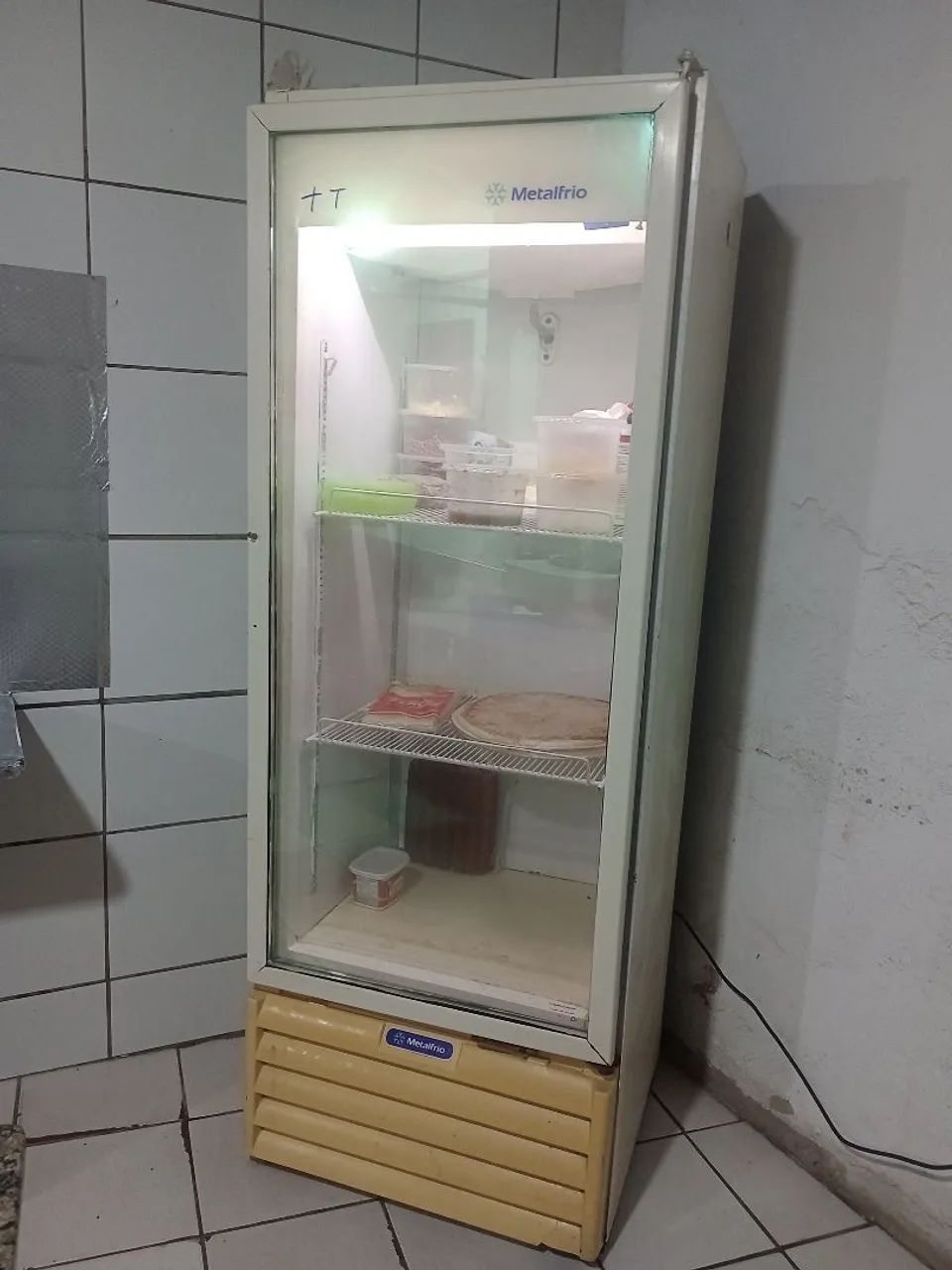Freezer expositor vertical Metalfrio