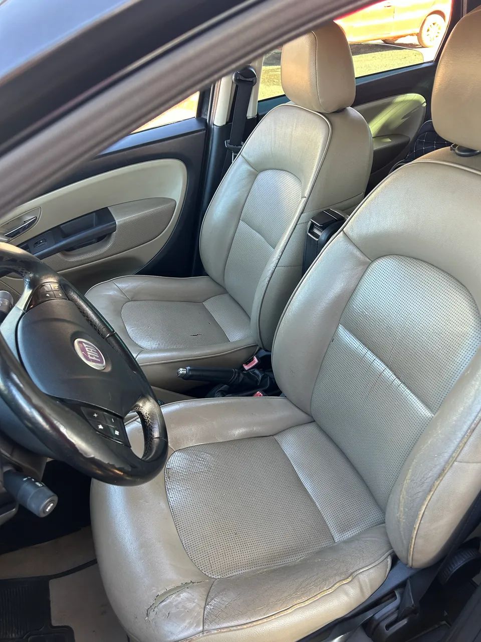 Fiat Linea Absolute 1.9/1.8 Flex Dualogic 4P 2010 - Foto 2