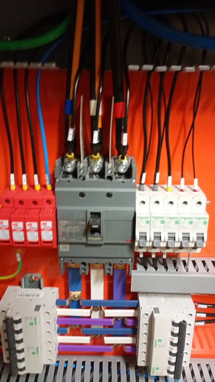 Serviços elétricos E motorista particular com carro próprio. - Foto 3