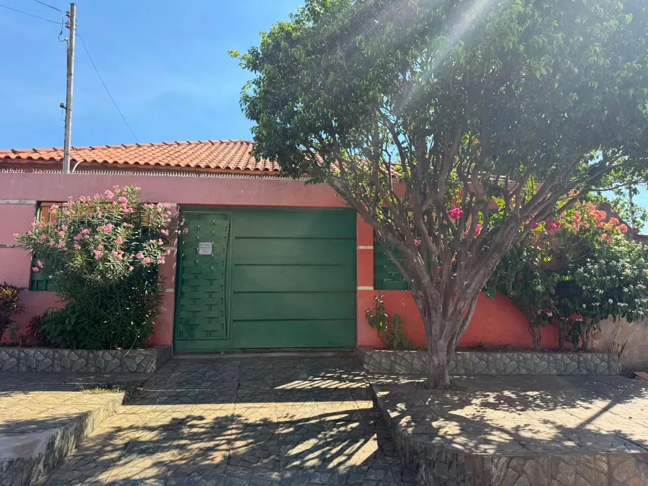 ALugo excelente casa em varzea grande