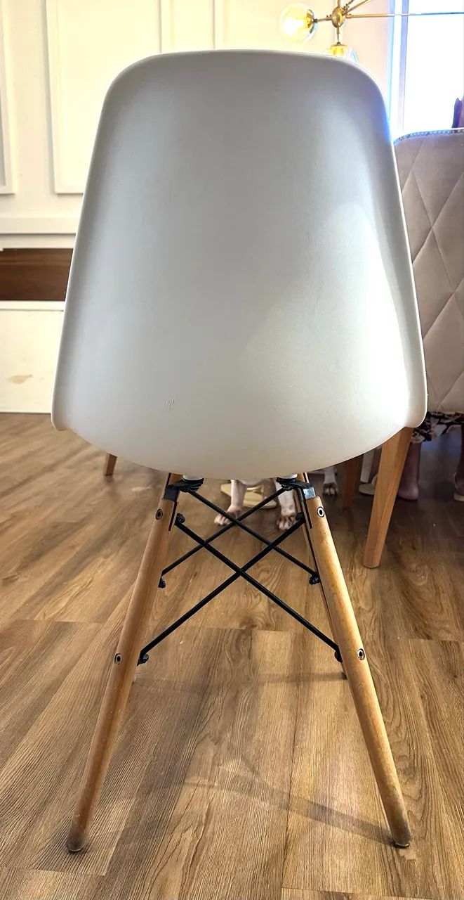 Cadeira Eames DSW Branca Pés de Madeir - Foto 2