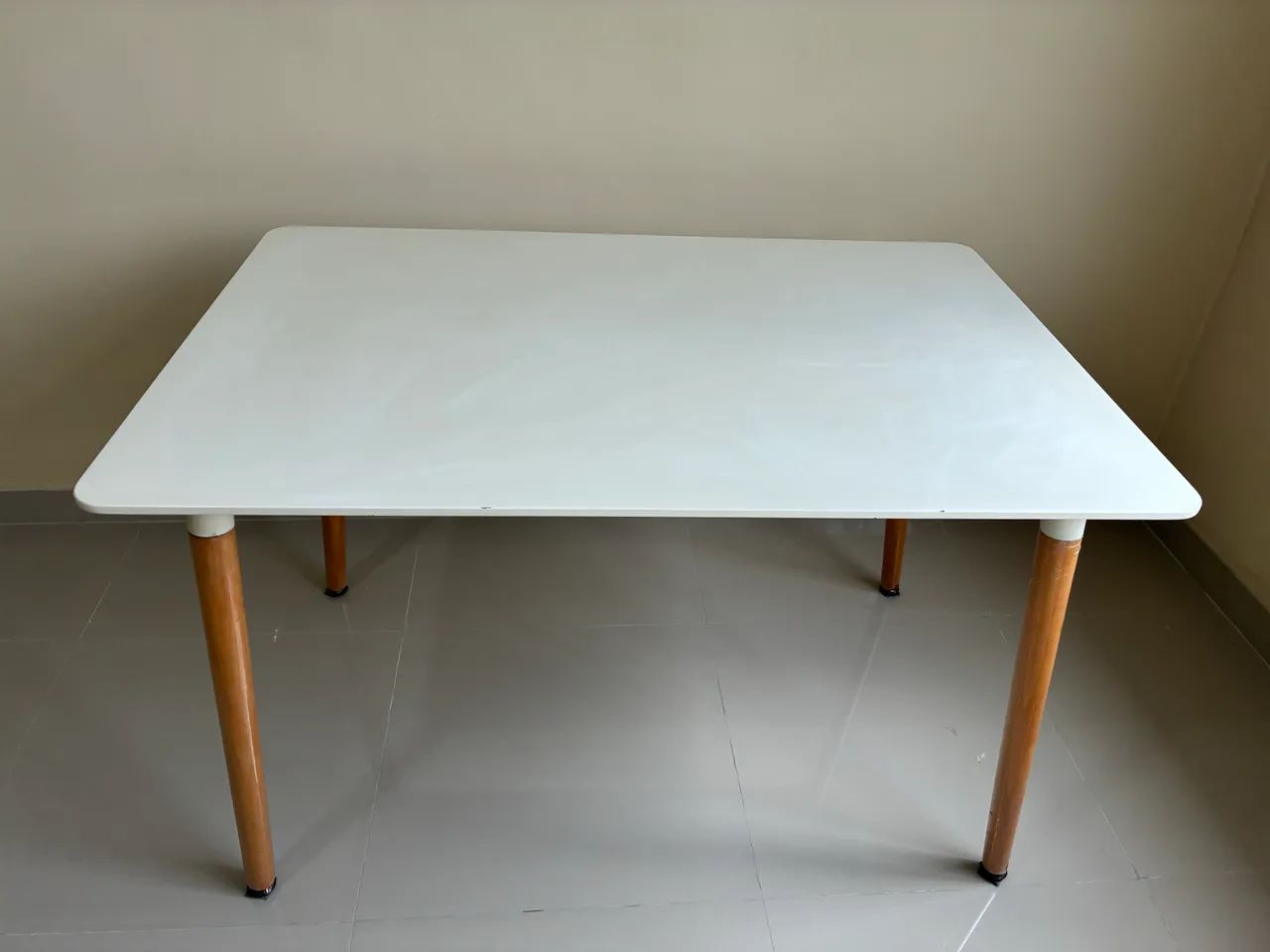 Mesa Eames com 4 cadeiras  - Foto 4