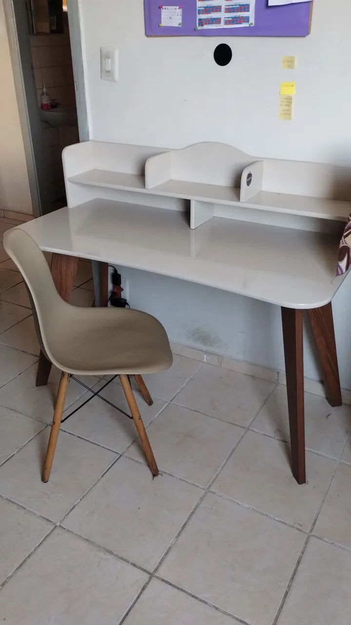Escrivaninha e cadeira  - Foto 3