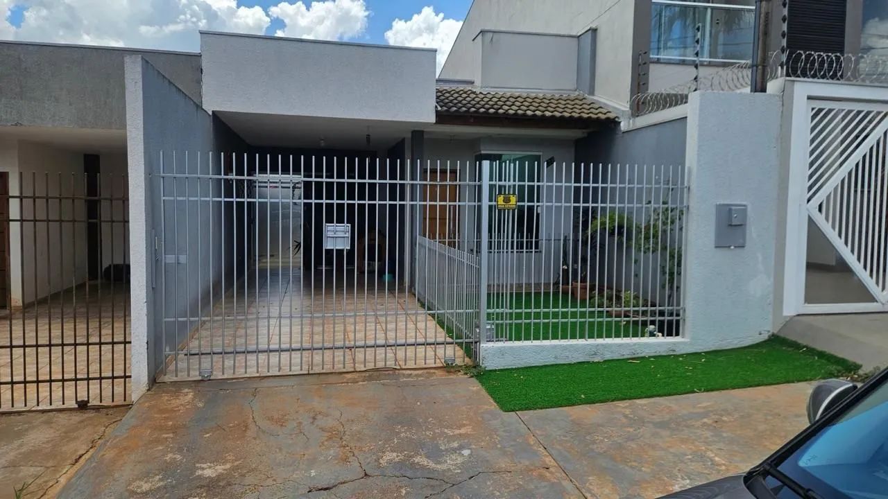 Vende Casa Jardim Paris 6, 92 M2, 2 quartos , com área com churrasqueira 