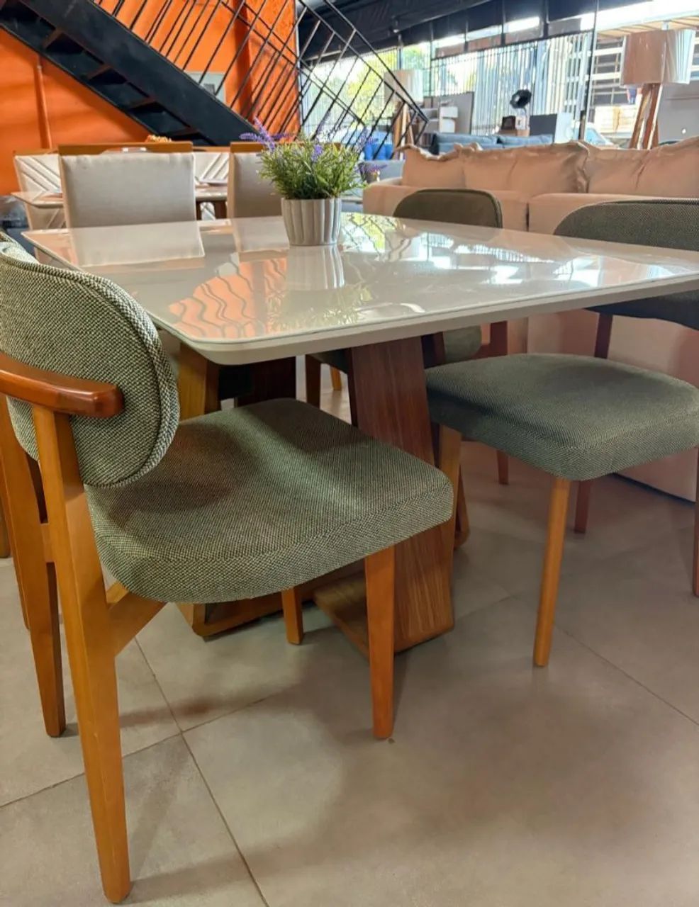 Mesa 135×90 com 4 cadeiras  - Foto 2