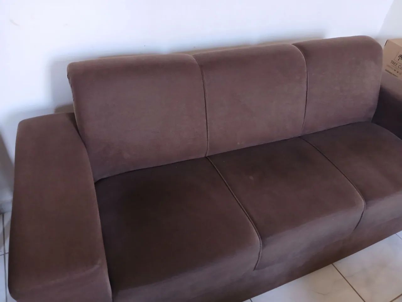 Sofá 3 lugares Suede Marrom - Foto 2