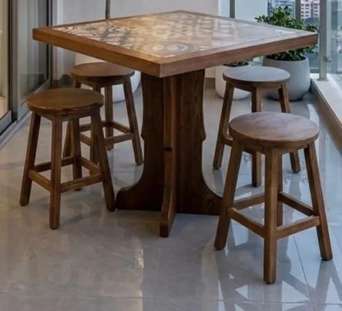 Mesa em madeira maciça 