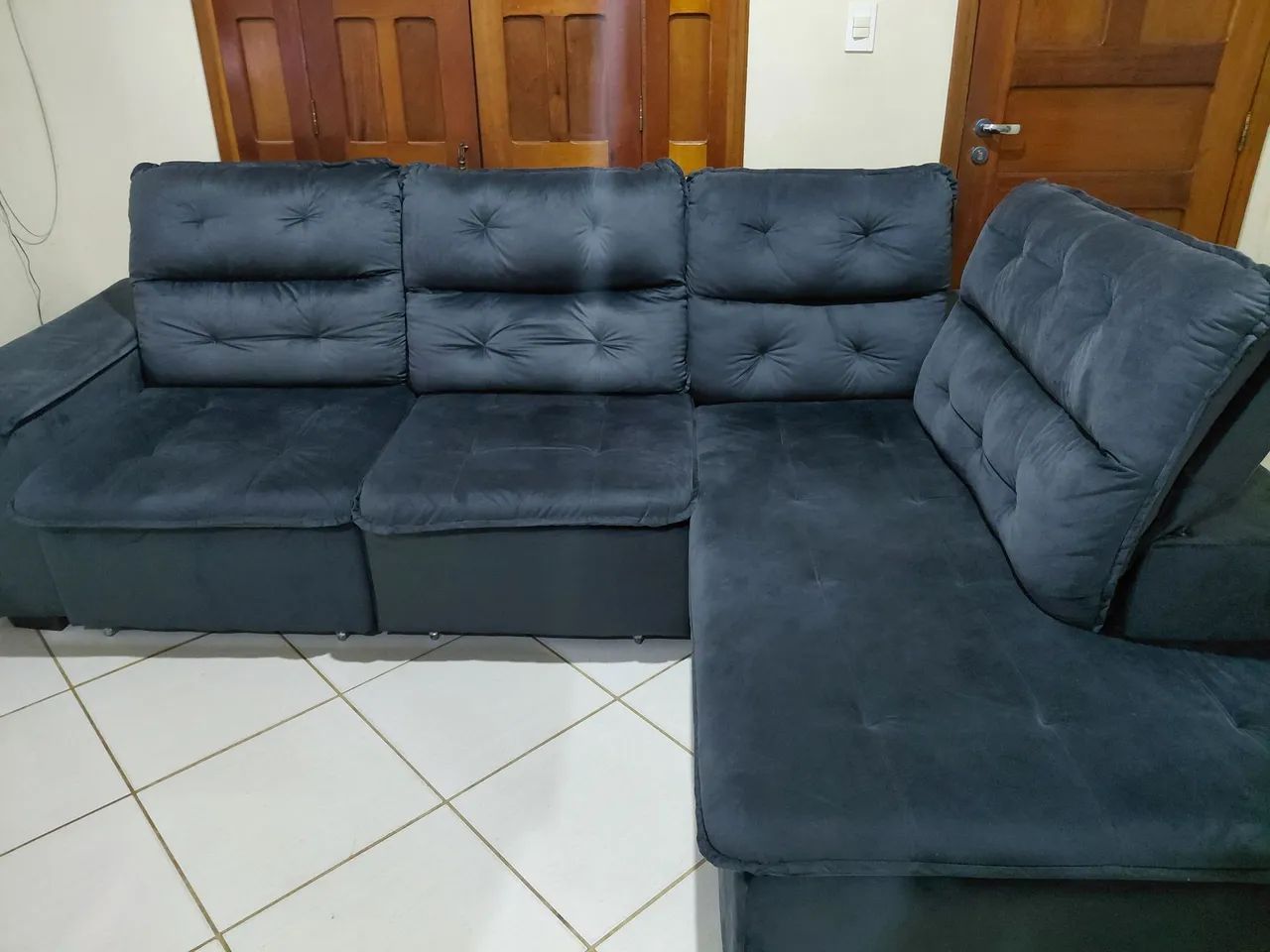 Selling this new sofa422082144518819841