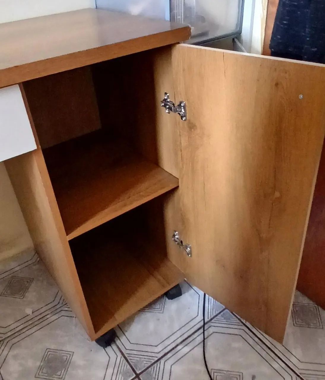 Escrivaninha com rodinhas - Foto 3