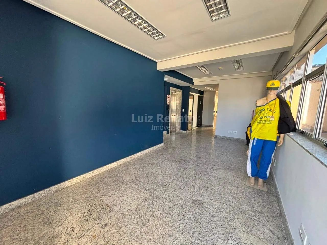 Prédio Comercial com 3 andares e 6 banheiros para alugar com 360m² - Foto 2