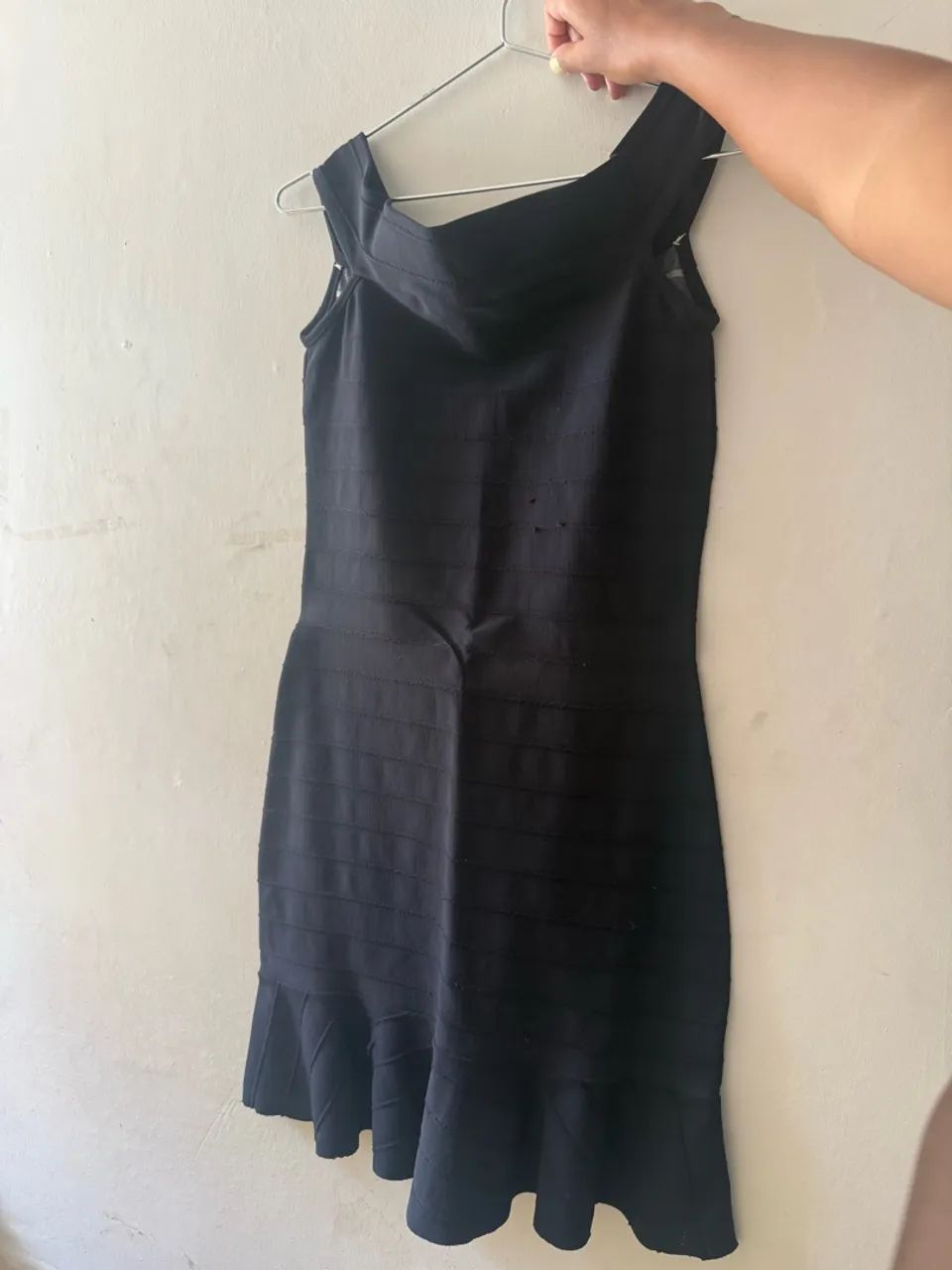 VESTIDO PRETO LANÇA PERFUME  - Foto 4