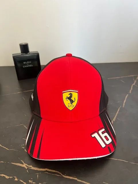 Boné Ferrari Leclerc 2022