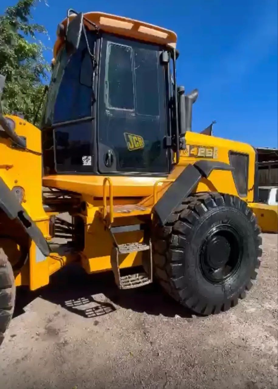 Vendo Pá carregadeira JCB 426