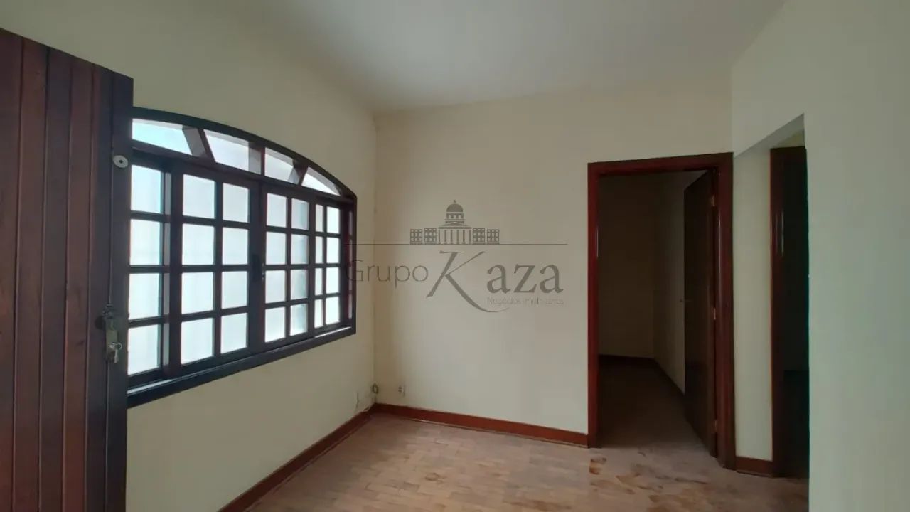 Oportunidade - Casa - Jacareí - Centro - 3 Dormitórios - 92m².