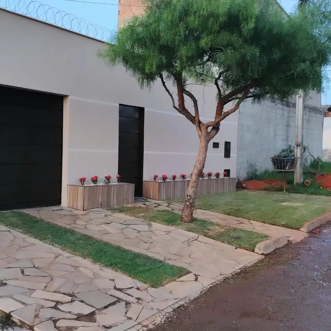 Excelente casa com 2 qtos sendo 1 suite 