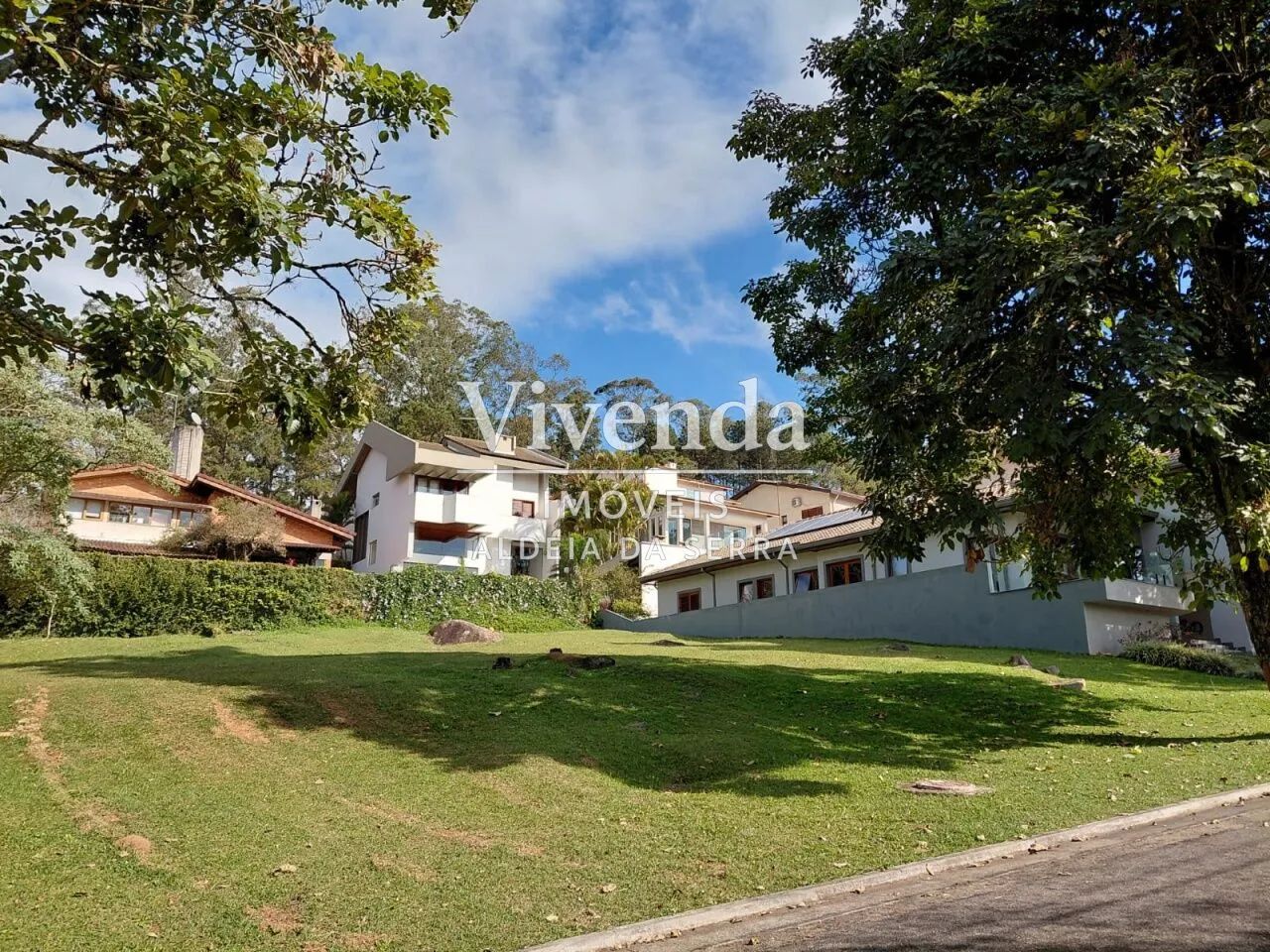 Terreno à venda na Morada dos Pássaros ? Aldeia da Serra.