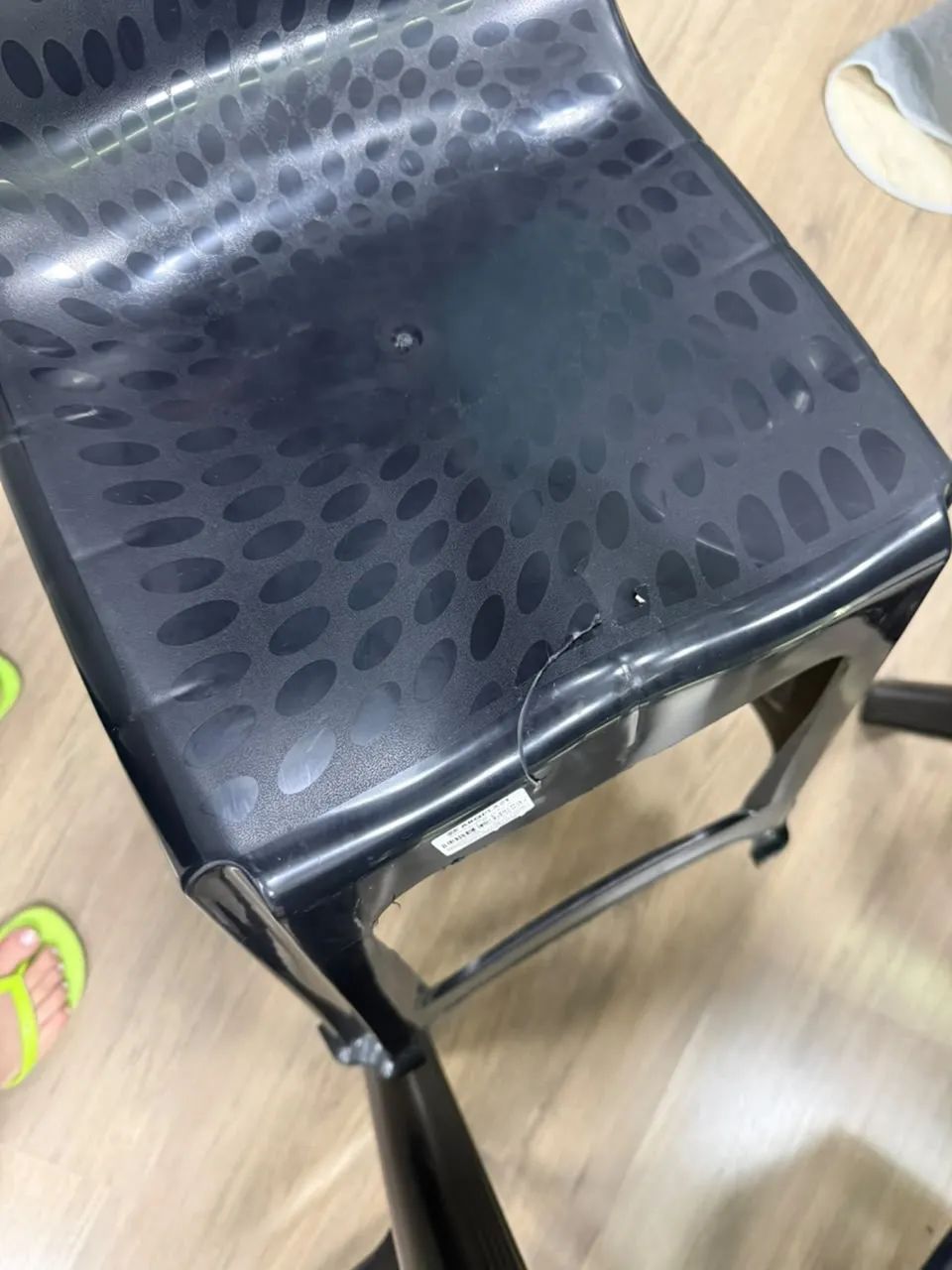 Mesa Plástica Preta com 4 Cadeiras - Desmontável - Foto 2