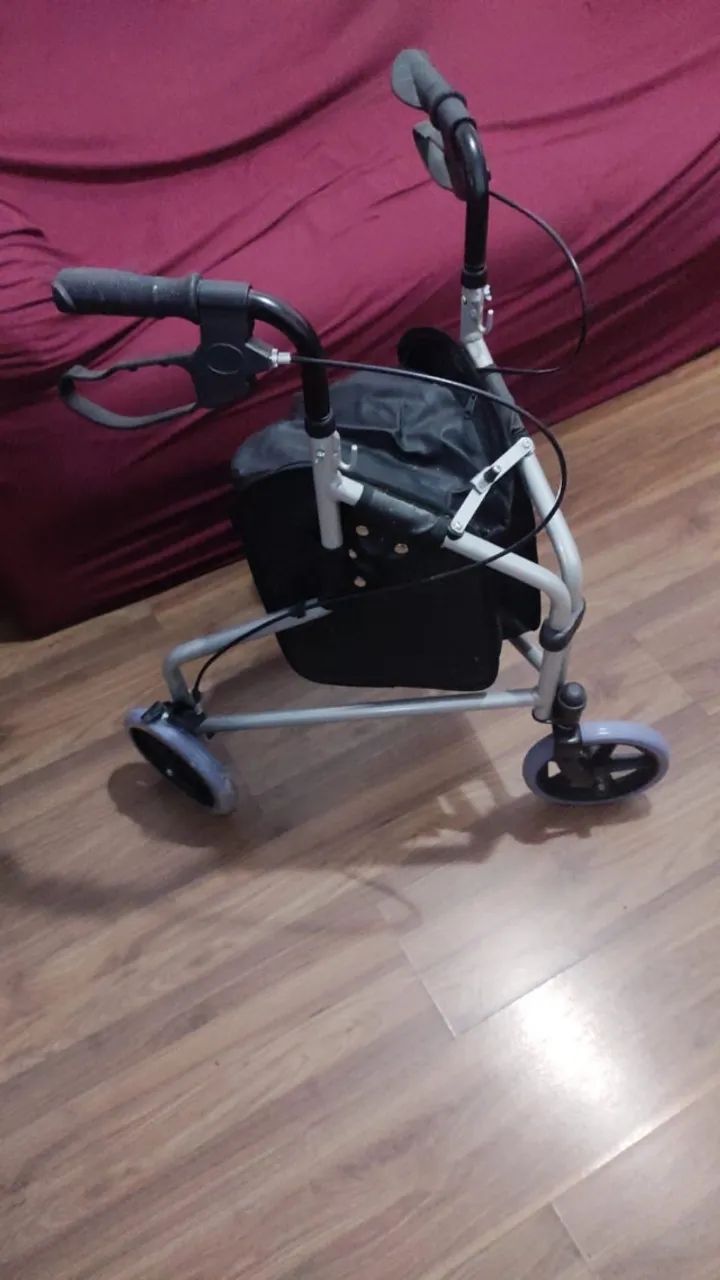 Andador dobrável 3 rodas