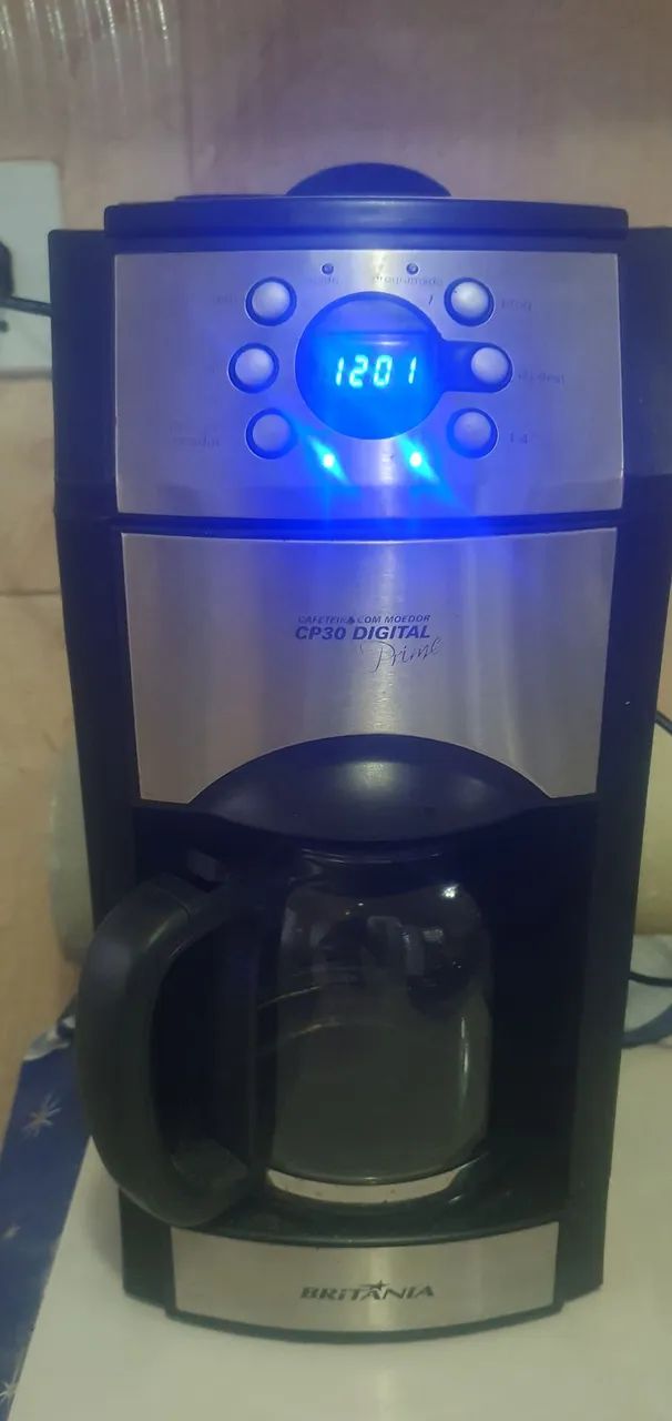 Vendo cafeteira elétrica com moedor.Britania  - Foto 2