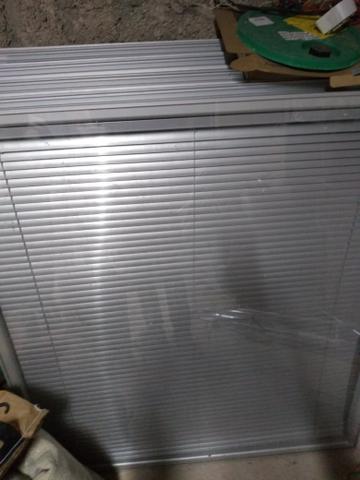 Janelas de vidro temperado com acabamento em alumínio - Foto 2