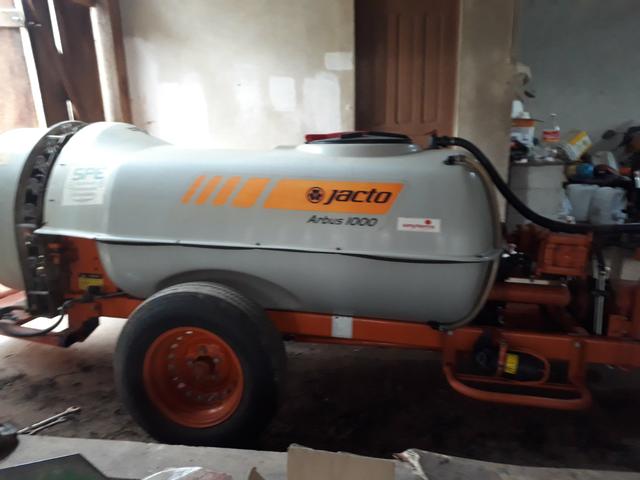 Pulverizador Jacto 1000 litros