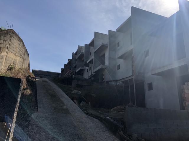 Vendo sobrados ótima localização - Foto 6