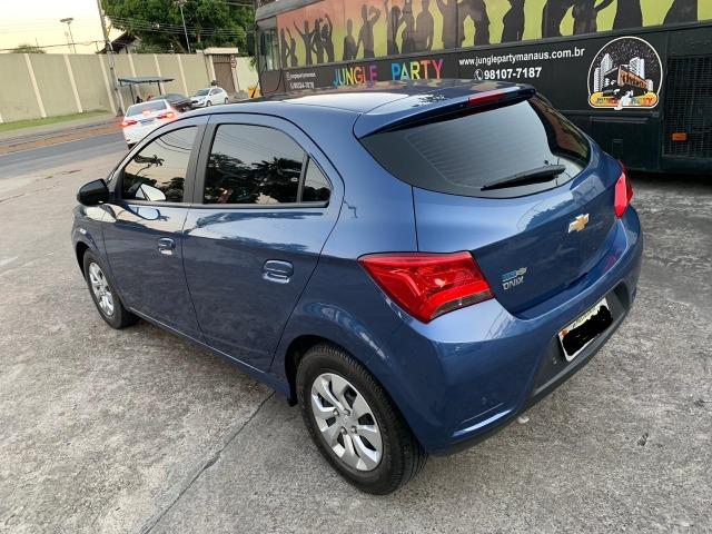 Onix modelo novo lt com my link 10 mil de entrada - Foto 7