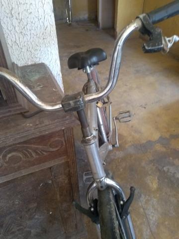 Troco ou vendo essa bicicleta por um celular A10 ou um em boa condição - Foto 3