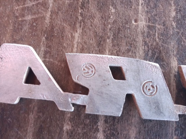 Emblema original alumínio VW Brasília  - Foto 4