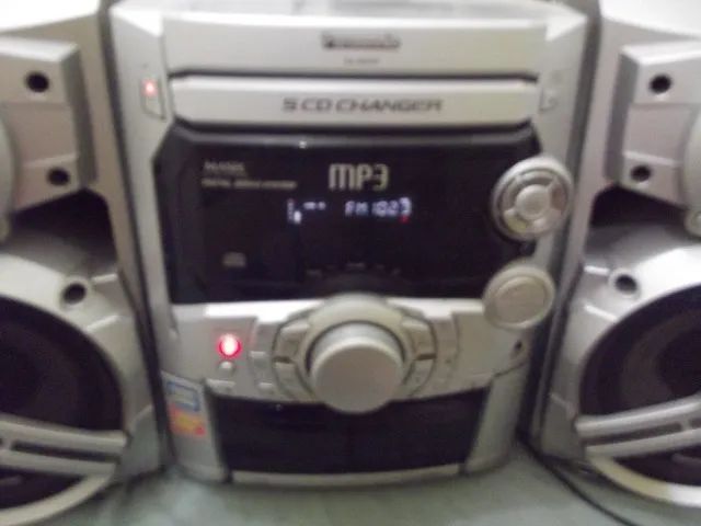 Som Panasonic 160 watts RMS com 2 cxs e ctrl remoto - não funciona o CD