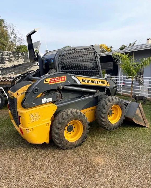 Minicarregadeira New Holland L220 2015