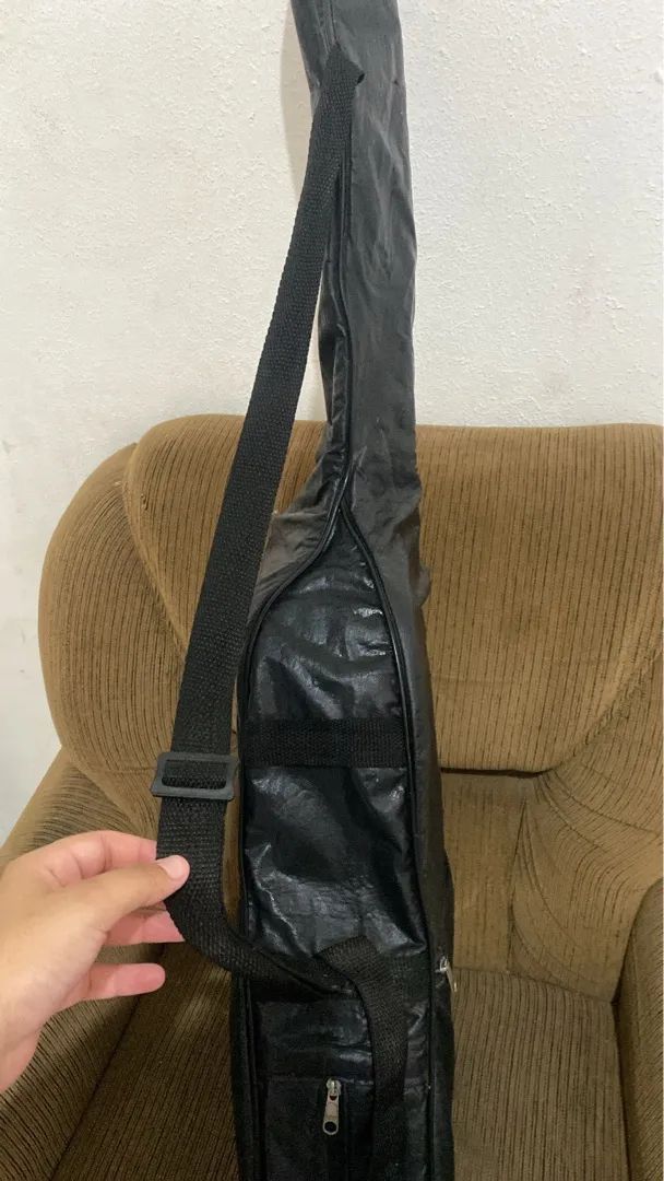 Thin-Neck Guitar Case64872220461057120