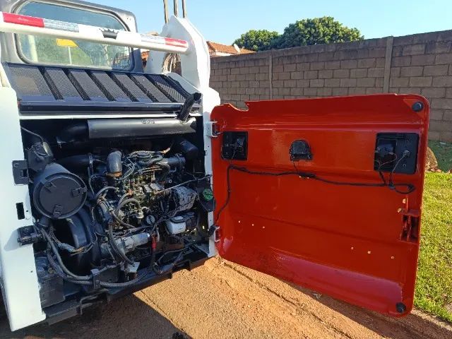 Minicarregadeira Bobcat S185 ANO 2012 Revisada com Garantia - Foto 4