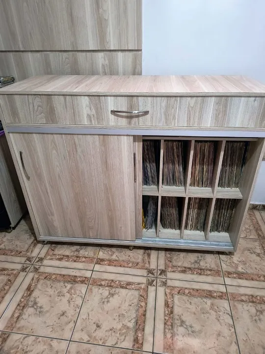 Lindo Móvel feito em Marcenaria pra Vinil