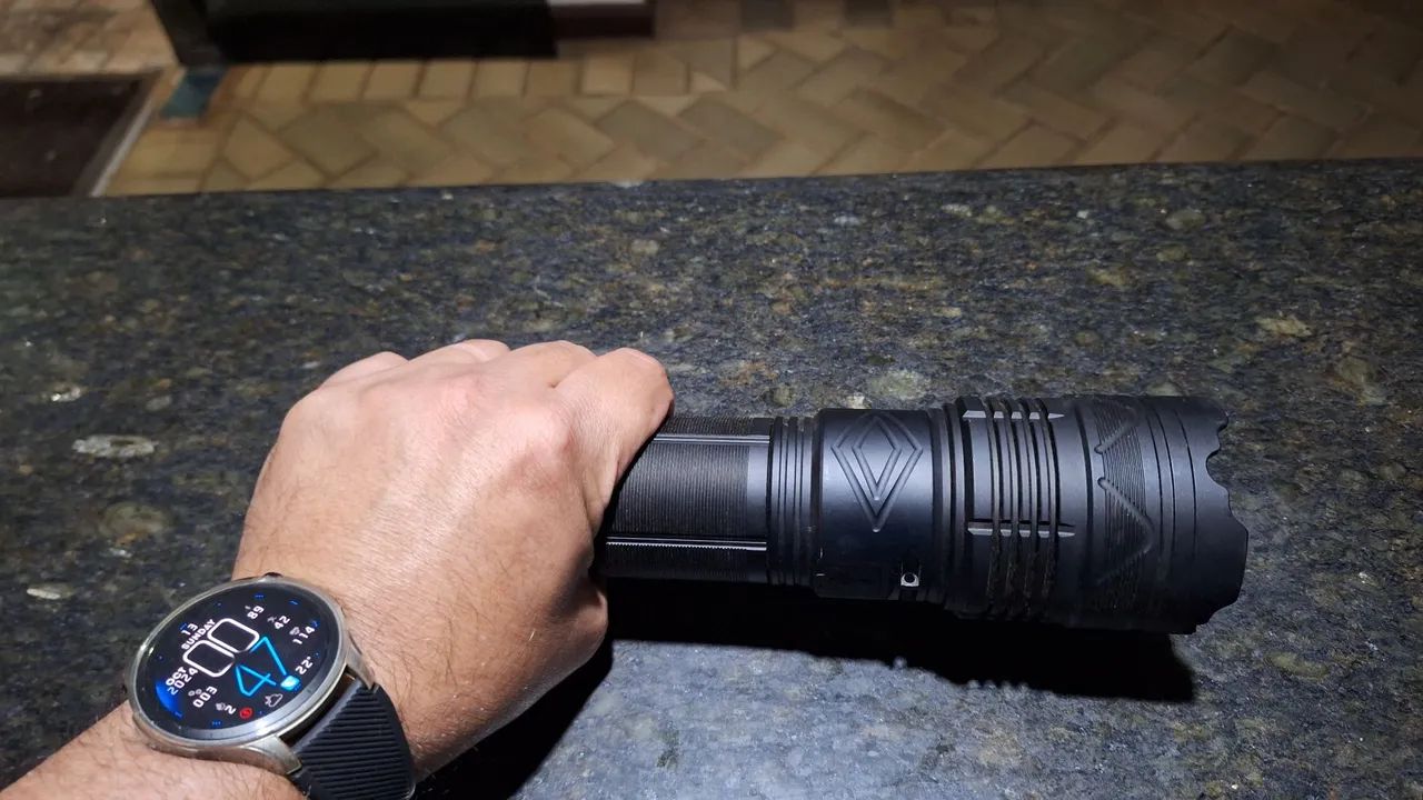 Lanterna Power bank recarregável longo alcance  - Foto 3