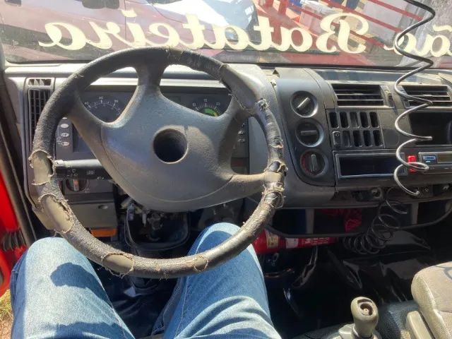 MB ATEGO 1418 ANO 2006 BAU 7M - Foto 11